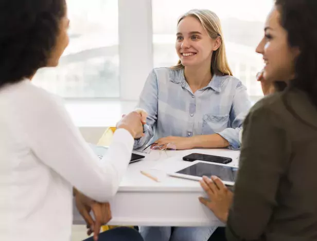 business-womens-shaking-hands